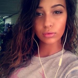 Meet your Posher, Hannah! 💜💙💚